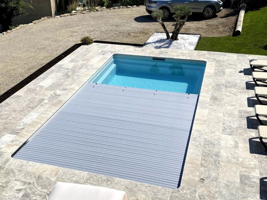 Volet roulant immergé piscine