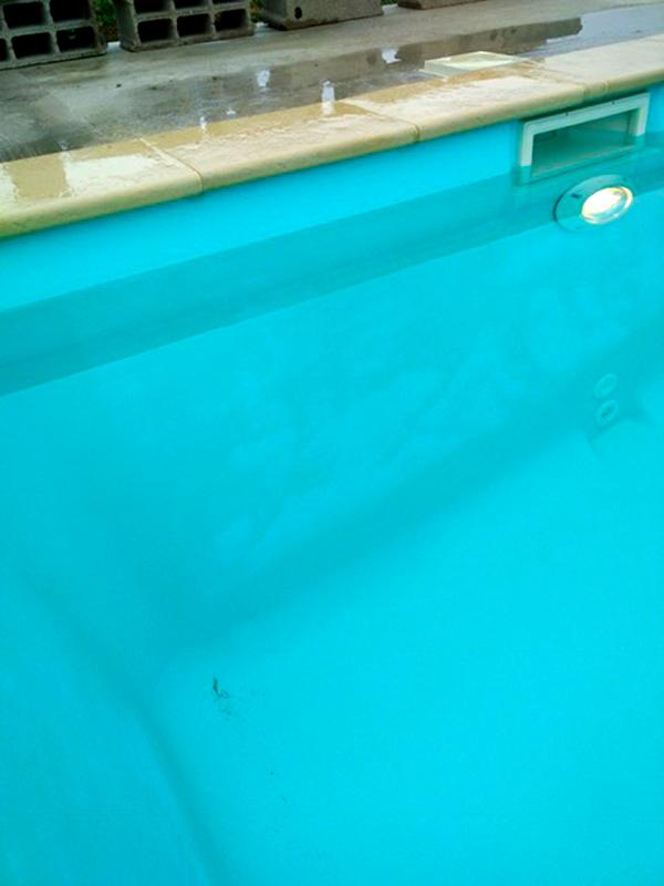 Tâche dans la piscine