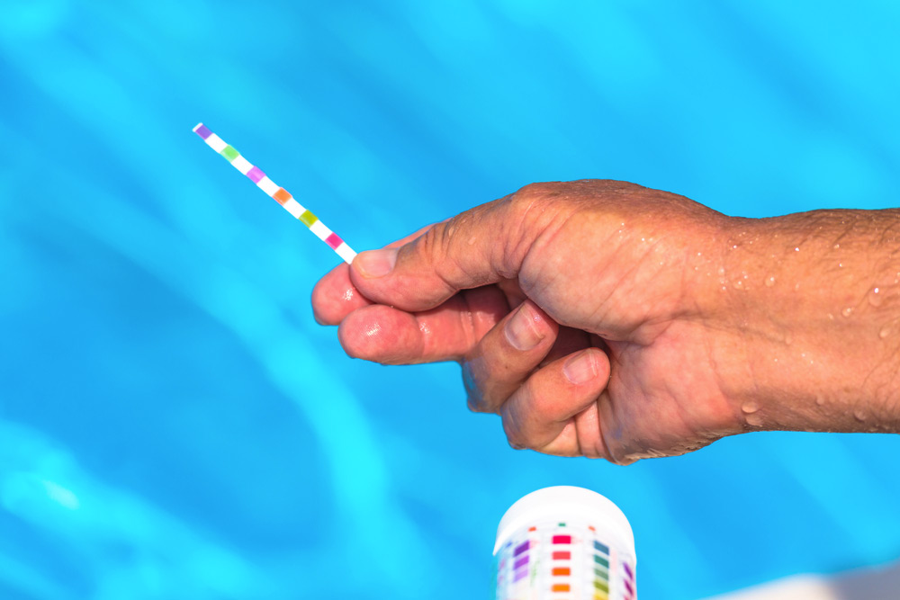 Tester l'eau d'une piscine