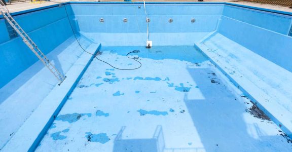 Comment&#x20;vidanger&#x20;une&#x20;piscine&#x20;par&#x20;la&#x20;bonde&#x20;de&#x20;fond&#x20;&#x3F;